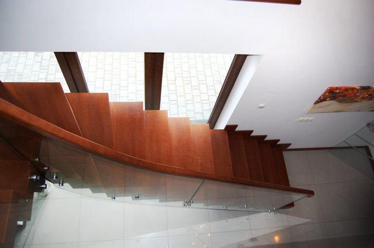 Twój dom, twój design - piękne schody drewniane
