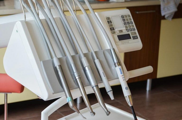 Nowoczesne metody leczenia zębów dostępne w gabinetach w Józefowie